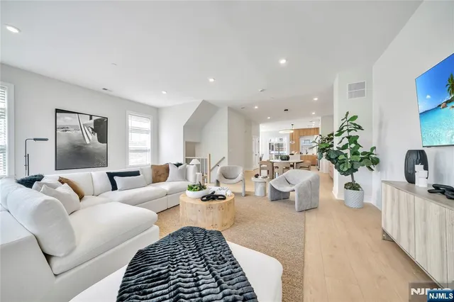 $8,195 | 15 Davis Drive, Englewood Cliffs, NJ 07632