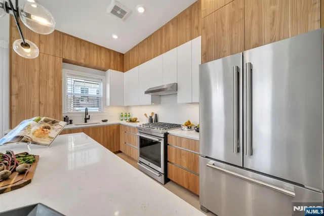 $8,195 | 15 Davis Drive, Englewood Cliffs, NJ 07632