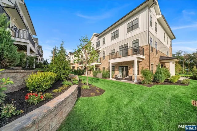 $8,195 | 15 Davis Drive, Englewood Cliffs, NJ 07632