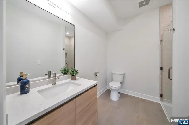 $8,195 | 15 Davis Drive, Englewood Cliffs, NJ 07632