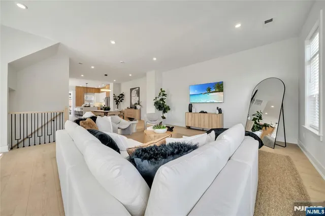 $8,195 | 15 Davis Drive, Englewood Cliffs, NJ 07632