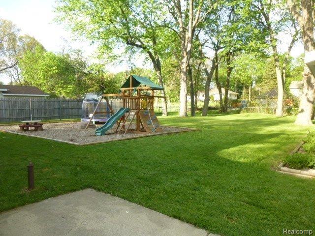 3485 York Road Rochester, MI 48309 - Photo 2 of 21 backyard (2).jpg