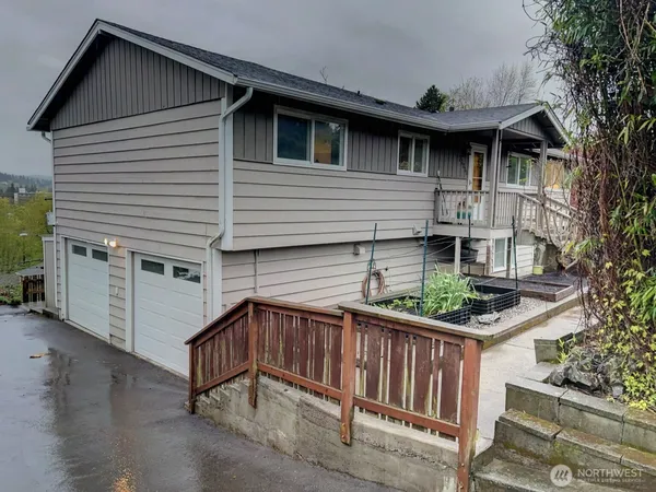 $749,950 | 21010 9th Avenue South, Des Moines, WA 98198