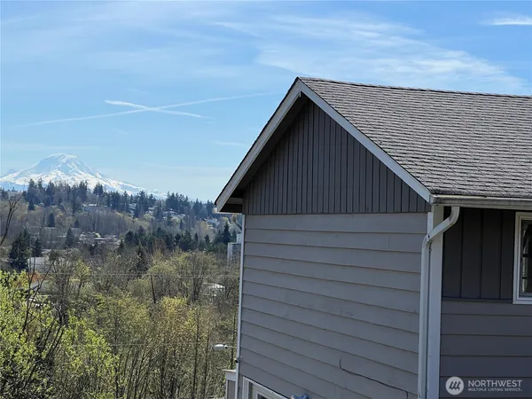 $749,950 | 21010 9th Avenue South, Des Moines, WA 98198