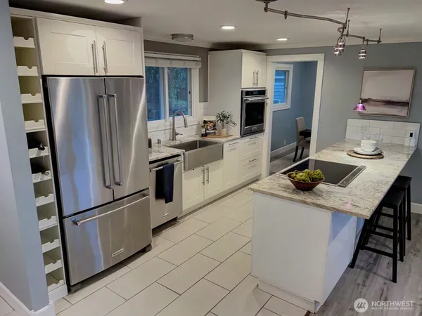 $749,950 | 21010 9th Avenue South, Des Moines, WA 98198