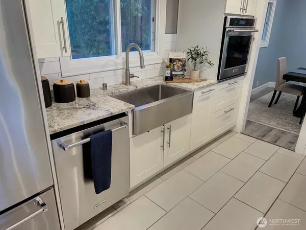 $749,950 | 21010 9th Avenue South, Des Moines, WA 98198