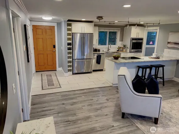 $749,950 | 21010 9th Avenue South, Des Moines, WA 98198