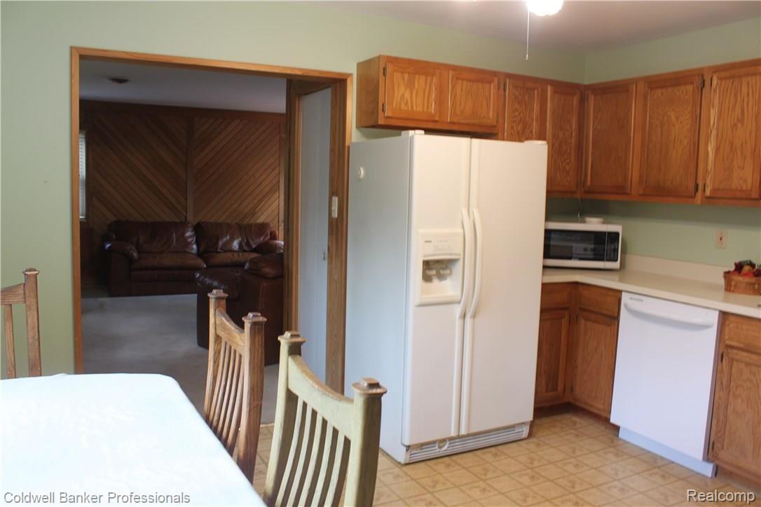 3886 Minton Road Lake Orion, MI 48359 - Photo 9 of 28 IMG_0162.JPG