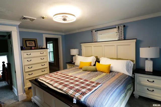 $149,900 | 303 North William Street, Farmer City, IL 61842