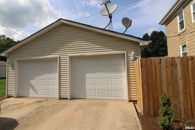 $149,900 | 303 North William Street, Farmer City, IL 61842