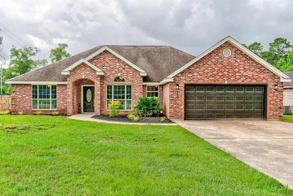$299,900 | 156 Corbett Street, Vidor, TX 77662