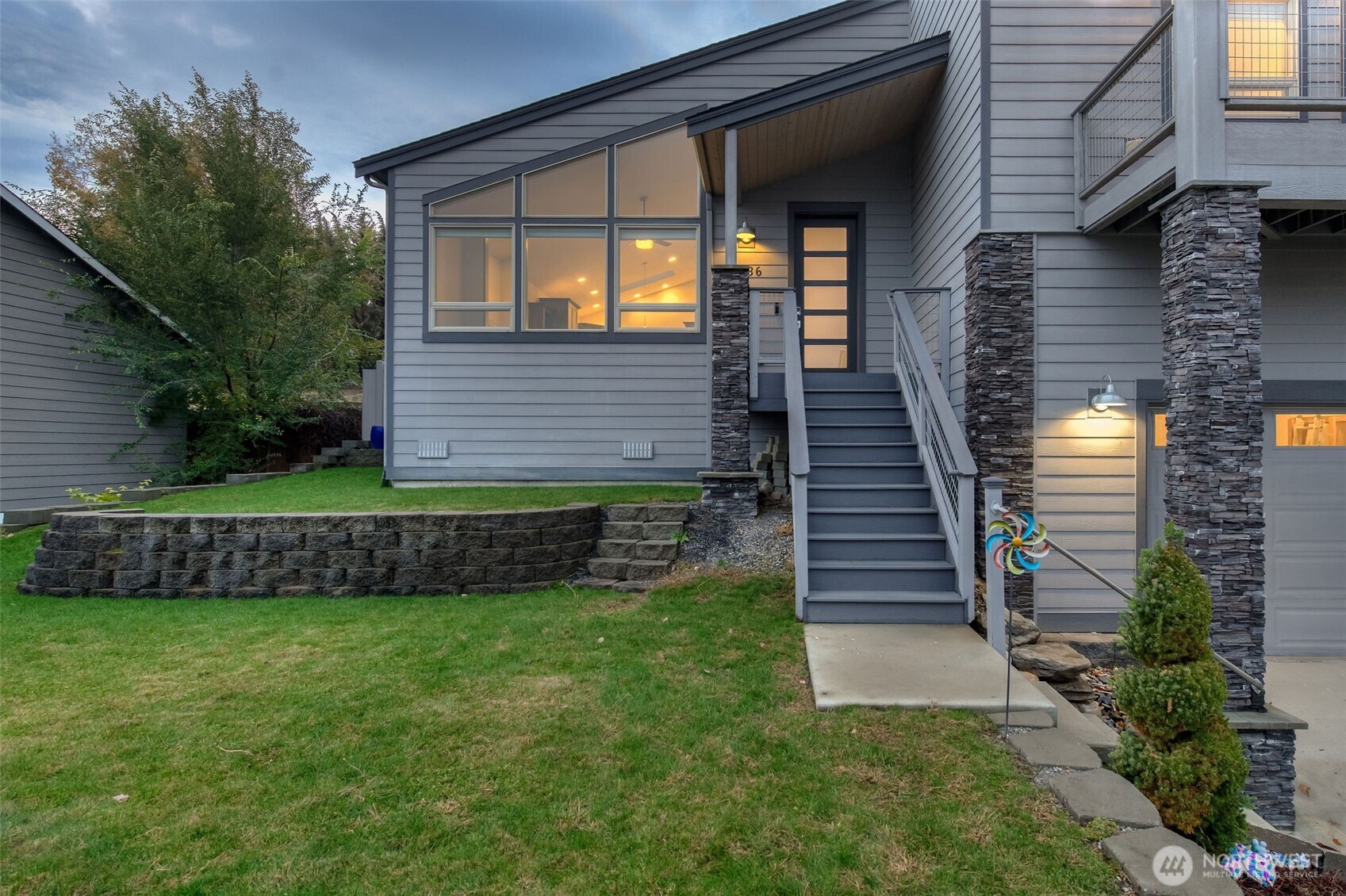 2136 West Honeysett Road Wenatchee, WA 98801 - Photo 4 of 36 Gallery Image 4