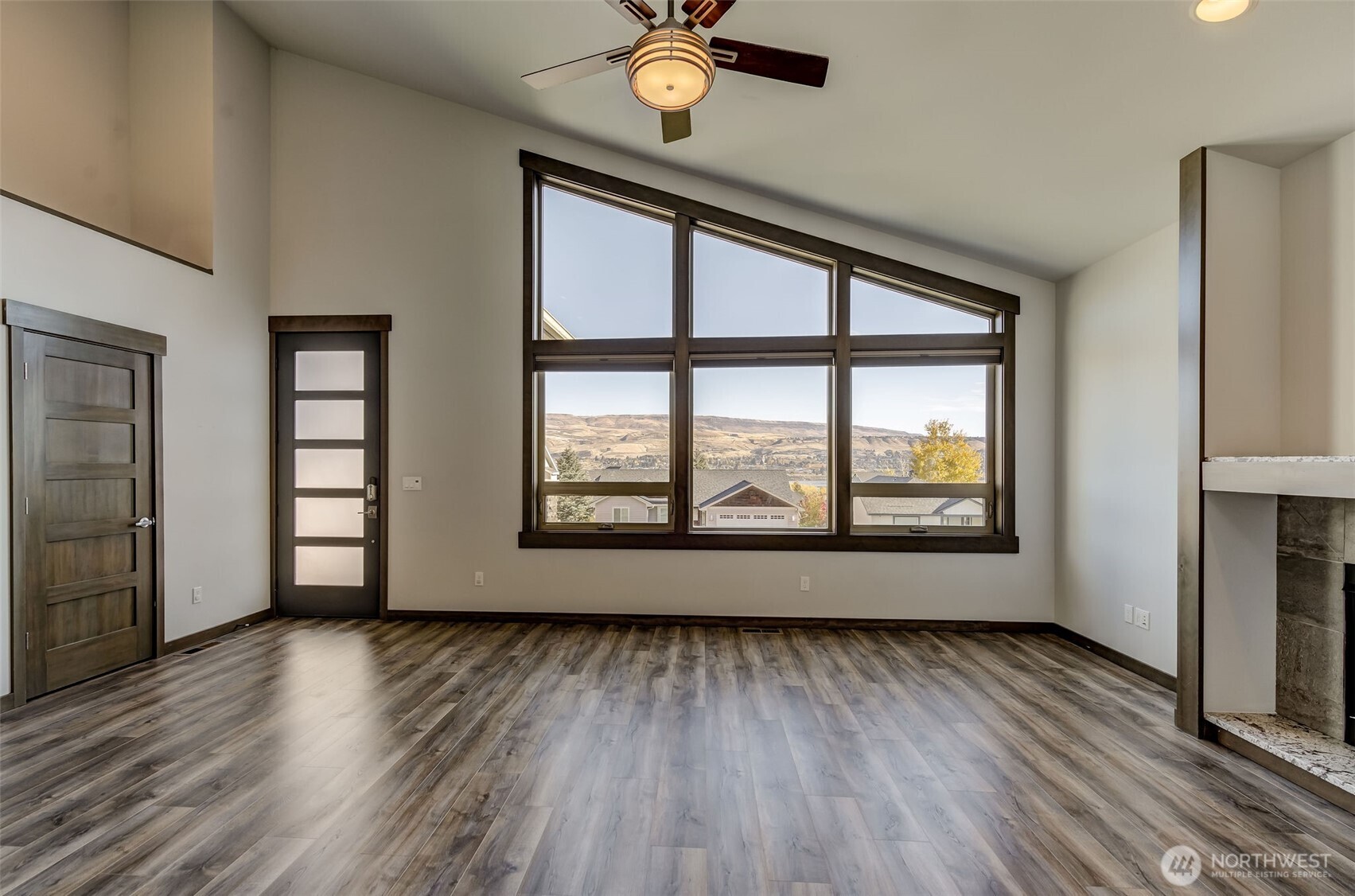 2136 West Honeysett Road Wenatchee, WA 98801 - Photo 5 of 36 Gallery Image 5