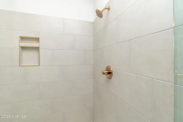 $499,900 | 172 Roanoke Drive, Hertford, NC 27944