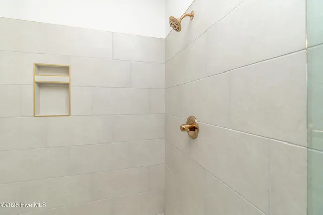 $499,900 | 172 Roanoke Drive, Hertford, NC 27944