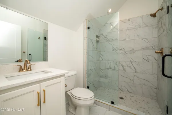 $499,900 | 172 Roanoke Drive, Hertford, NC 27944