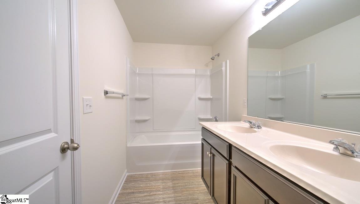 592 Craftsman Lane Boiling Springs, SC 29316 - Photo 28 of 32 2nd master bath