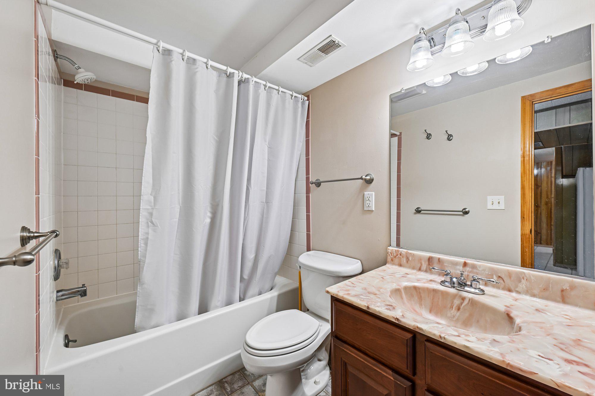 16601 Candy Hill Road Upper Marlboro, MD 20772 - Photo 25 of 55 Full LL bath compliments the space