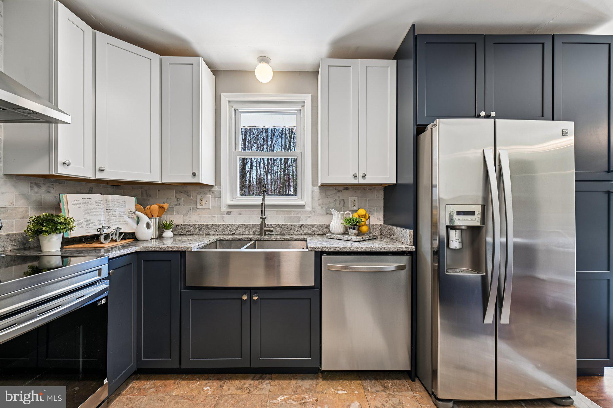 16601 Candy Hill Road Upper Marlboro, MD 20772 - Photo 4 of 55 Updated kitchen with modern finishes