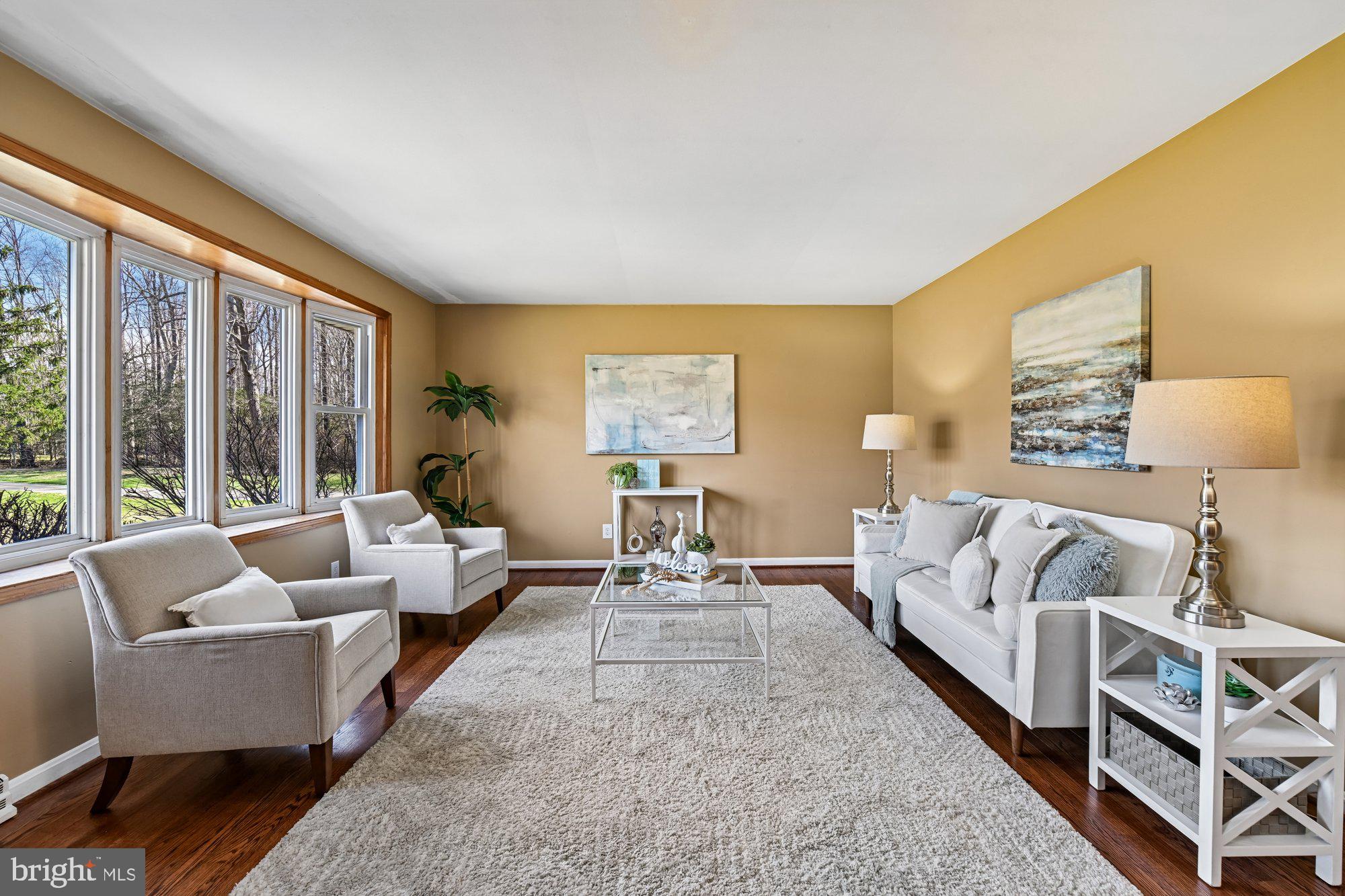 16601 Candy Hill Road Upper Marlboro, MD 20772 - Photo 8 of 62 Living Room
