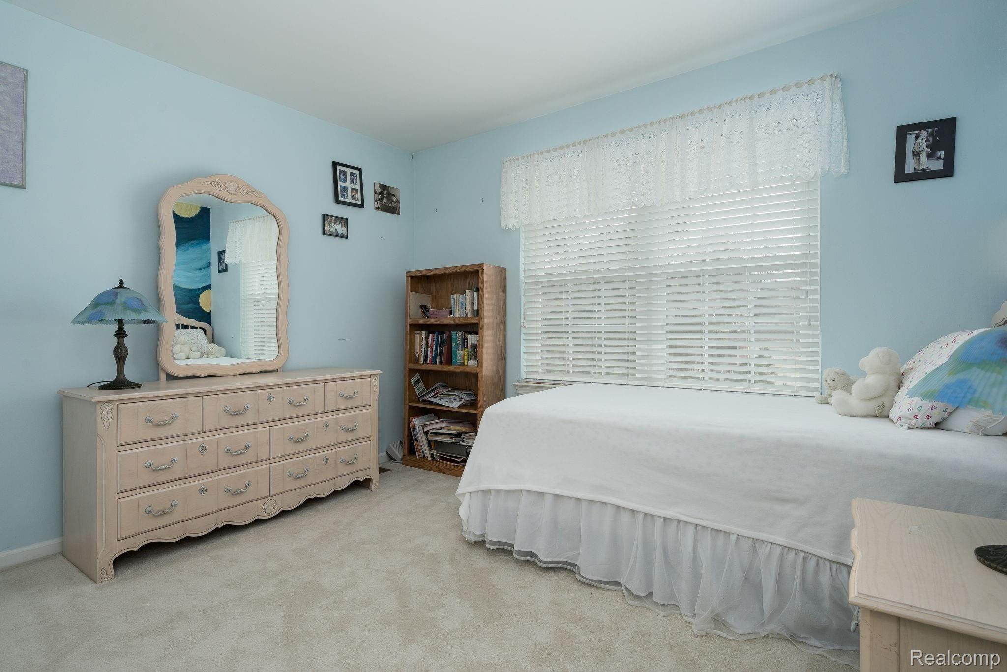 724 Whitney Drive Rochester, MI 48307 - Photo 20 of 26 Bedroom 4