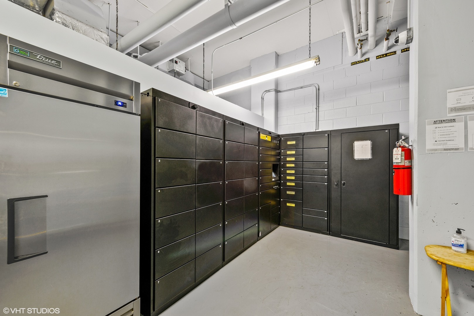 3900 North Lake Shore Drive, Unit 18F Chicago, IL 60613 - Photo 19 of 22 a bathroom with a shower