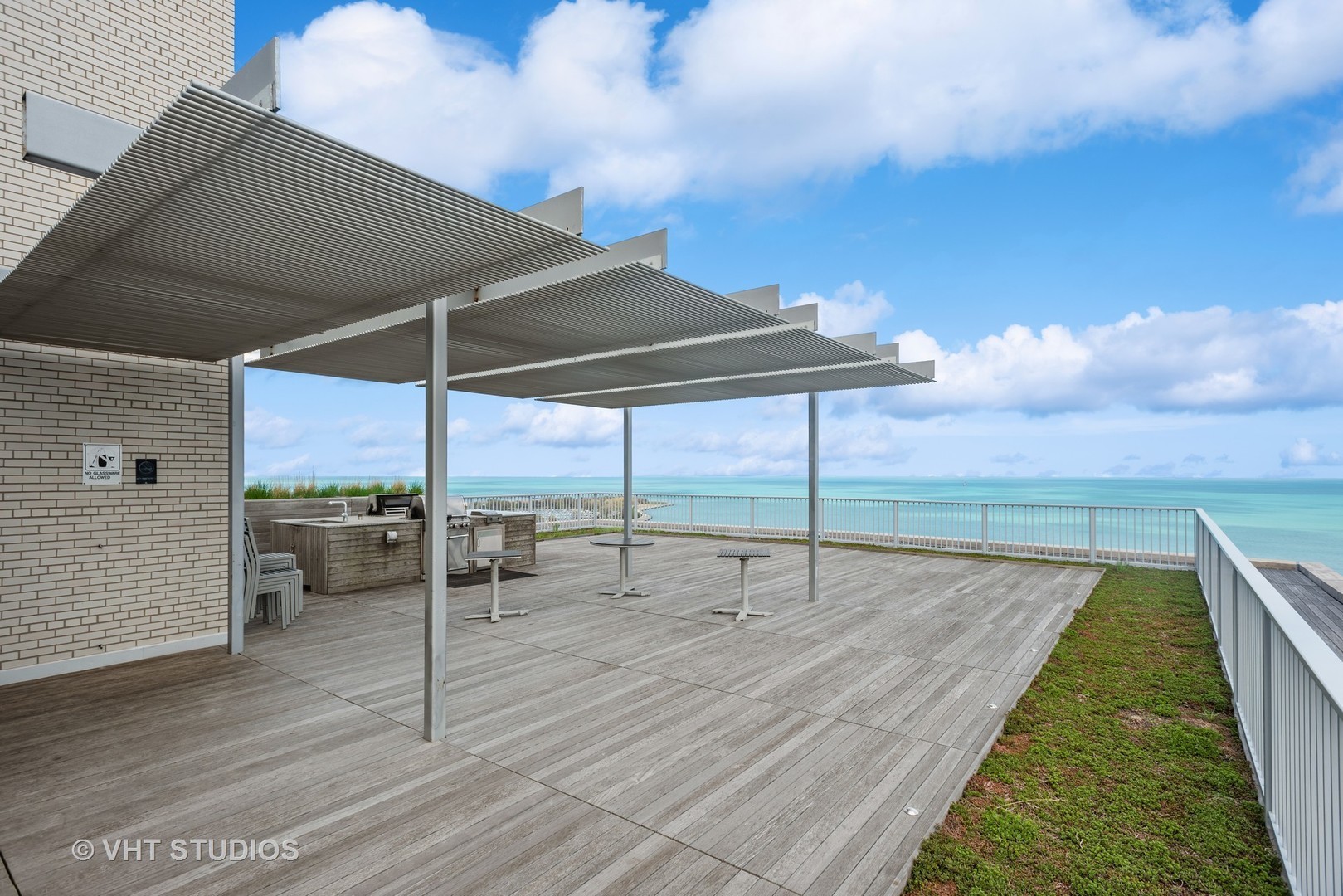 3900 North Lake Shore Drive, Unit 18F Chicago, IL 60613 - Photo 20 of 22 a view of a terrace