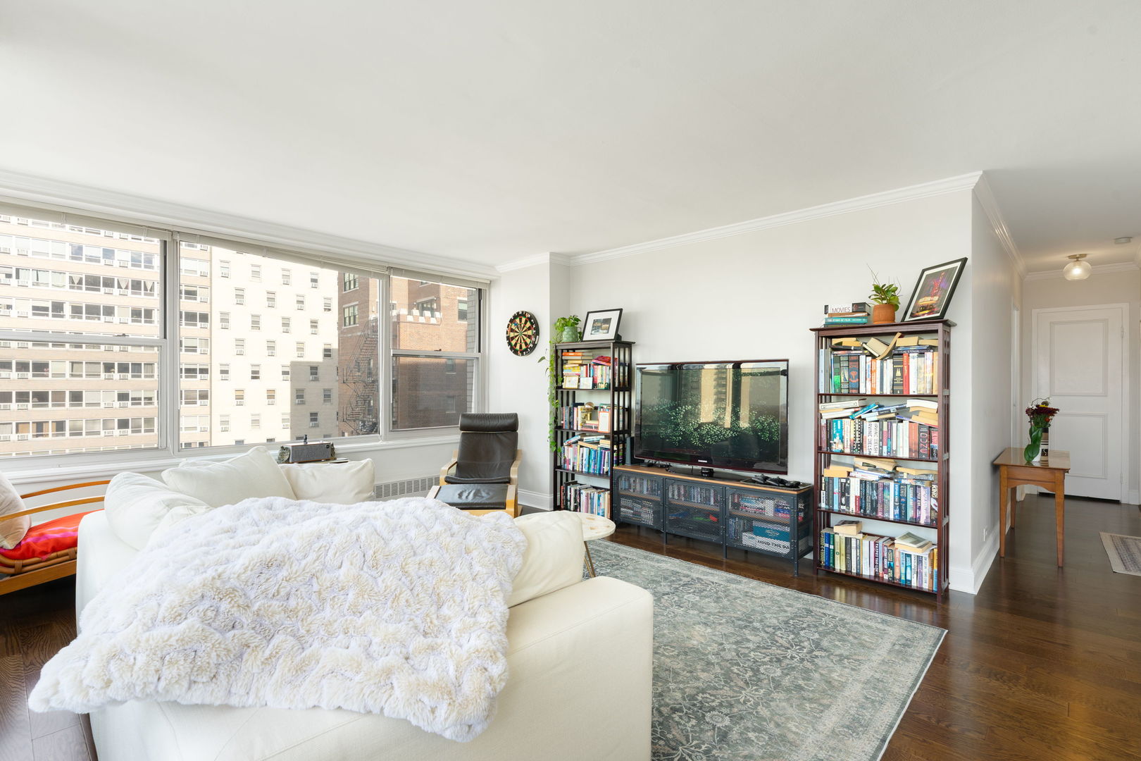 3900 North Lake Shore Drive, Unit 18F Chicago, IL 60613 - Photo 8 of 22 a living room with furniture and a flat screen tv
