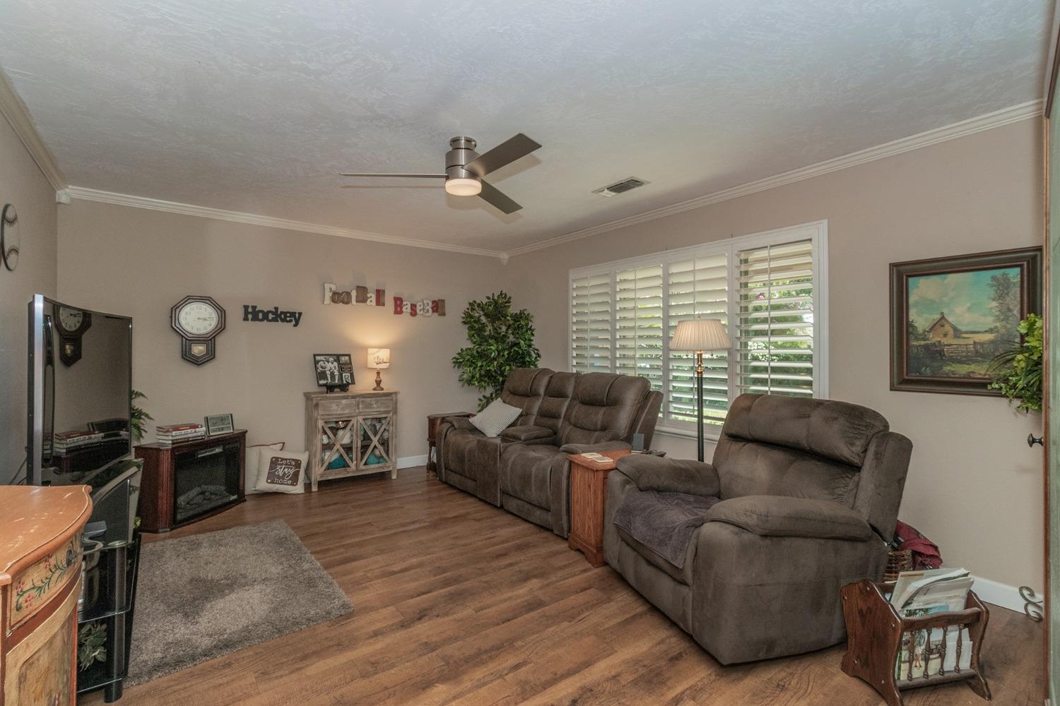 1812 North Hope Avenue Reedley, CA 93654 - Photo 6 of 34 Gallery Image 6