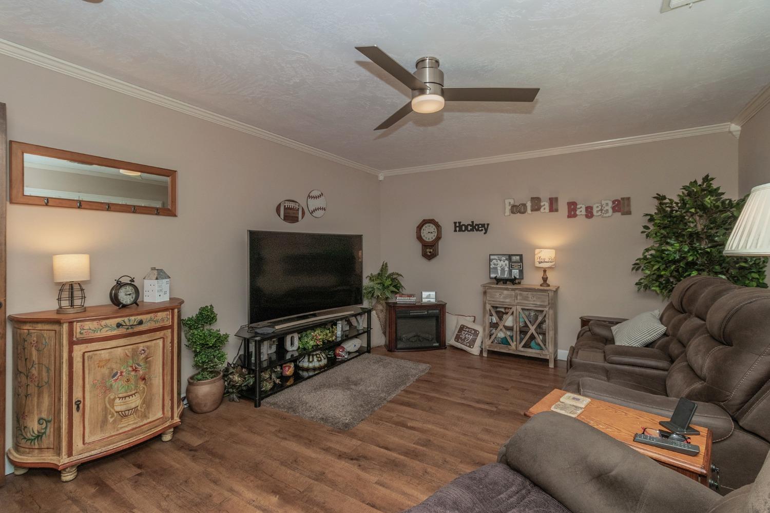 1812 North Hope Avenue Reedley, CA 93654 - Photo 7 of 34 Gallery Image 7