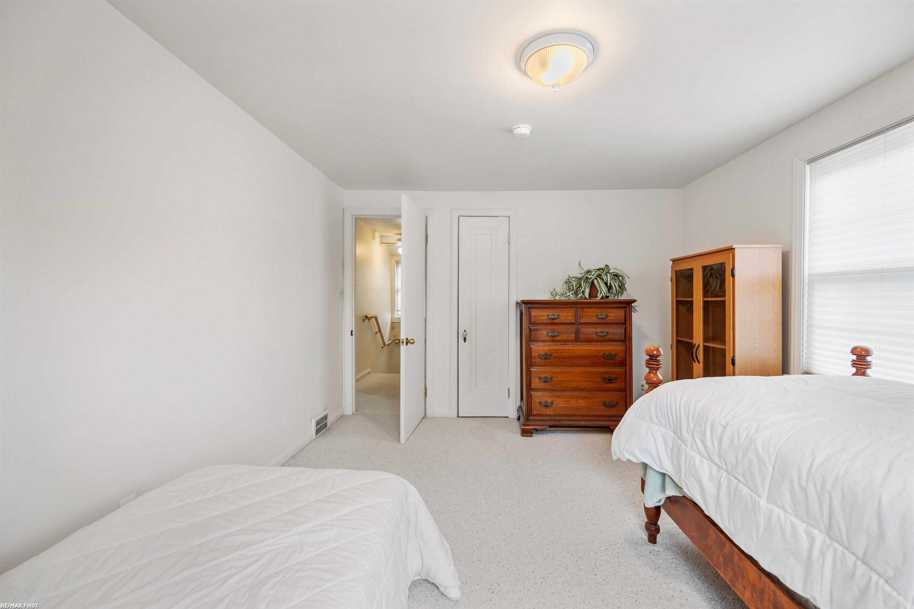 1035 Hampton Road Grosse Pointe, MI 48236 - Photo 14 of 34