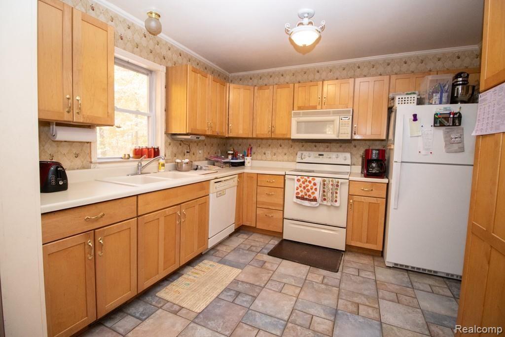 8865 Killinger Road Fowlerville, MI 48836 - Photo 7 of 27 IMG_4964.jpg