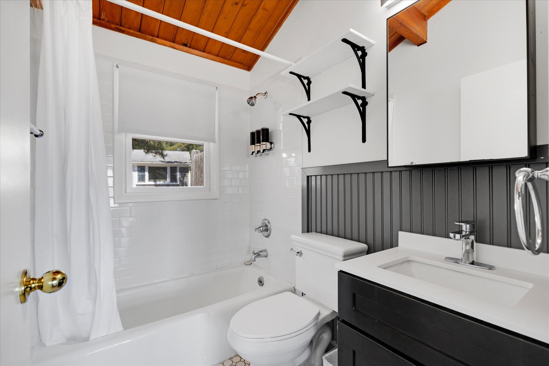 100 Hiawatha Road, Unit B Wellfleet, MA 02667 - Photo 17 of 34 18-MG_2308-r