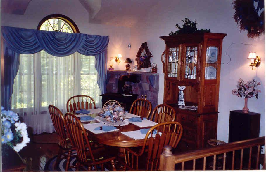 115 Service Road Effort, PA 18330 - Photo 8 of 17 Dining Room