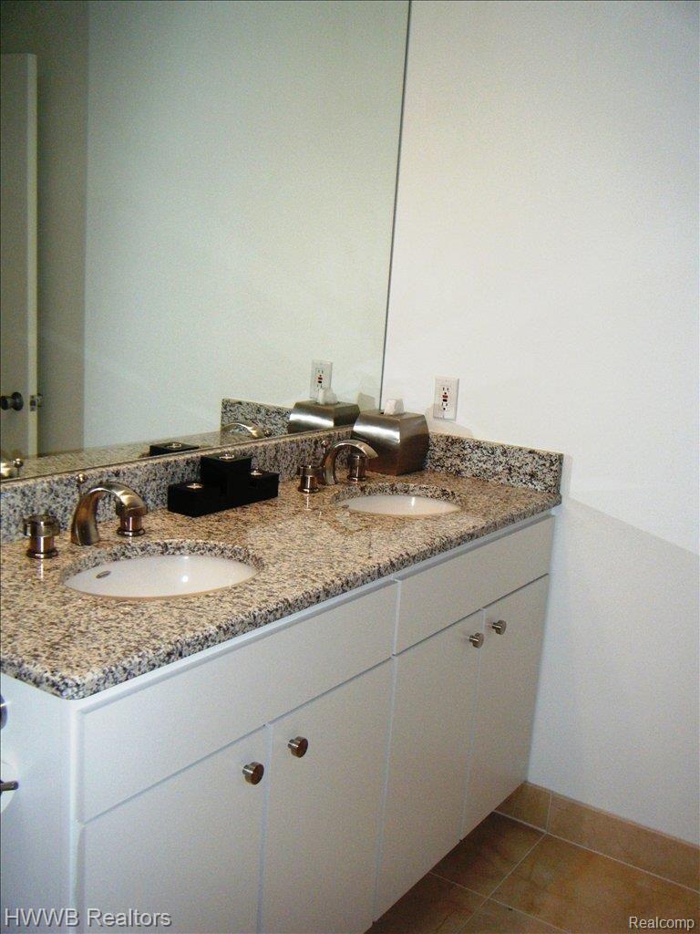 4430 Patrick Road West Bloomfield, MI 48322 - Photo 10 of 14 pics 019