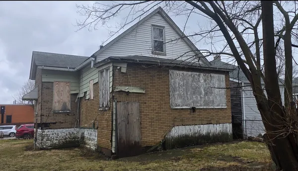 $68,800 | 235 West 104th Street, Chicago, IL 60628