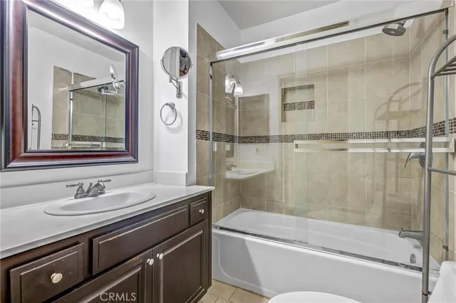 $399,000 | 6939 Alabama Avenue, Unit 105, Canoga Park, CA 91303