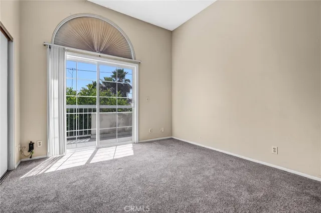 $399,000 | 6939 Alabama Avenue, Unit 105, Canoga Park, CA 91303