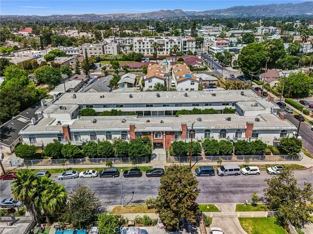 $399,000 | 6939 Alabama Avenue, Unit 105, Canoga Park, CA 91303