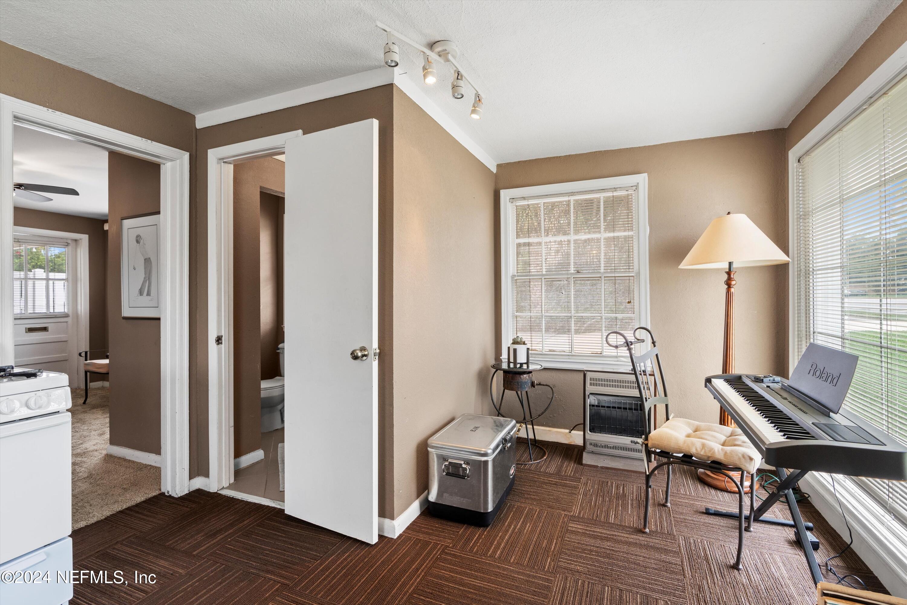 1510 Ridgeland Road Jacksonville, FL 32207 - Photo 16 of 26 Apartment Living Room