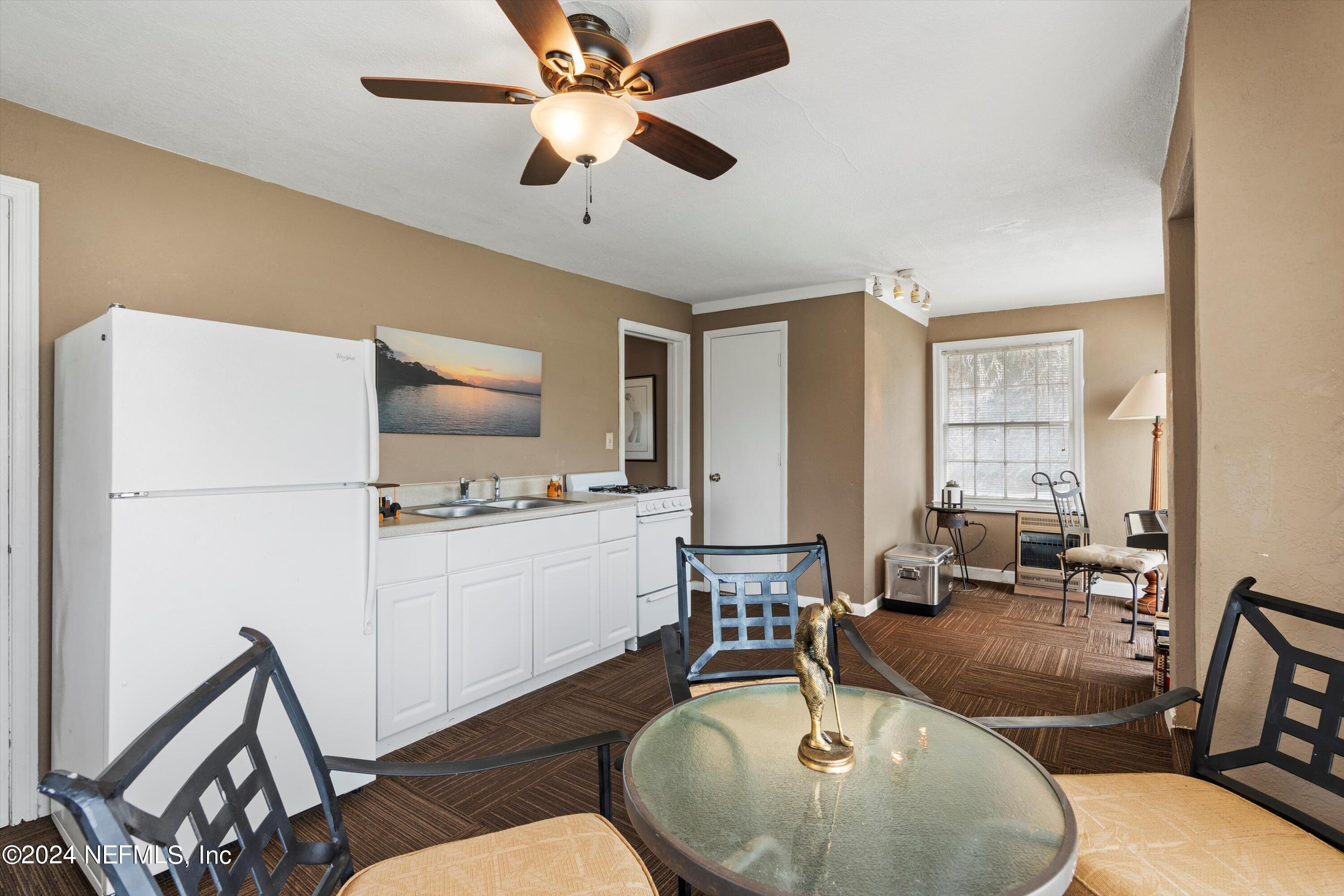 1510 Ridgeland Road Jacksonville, FL 32207 - Photo 17 of 26 Apartment Living and Kitchen