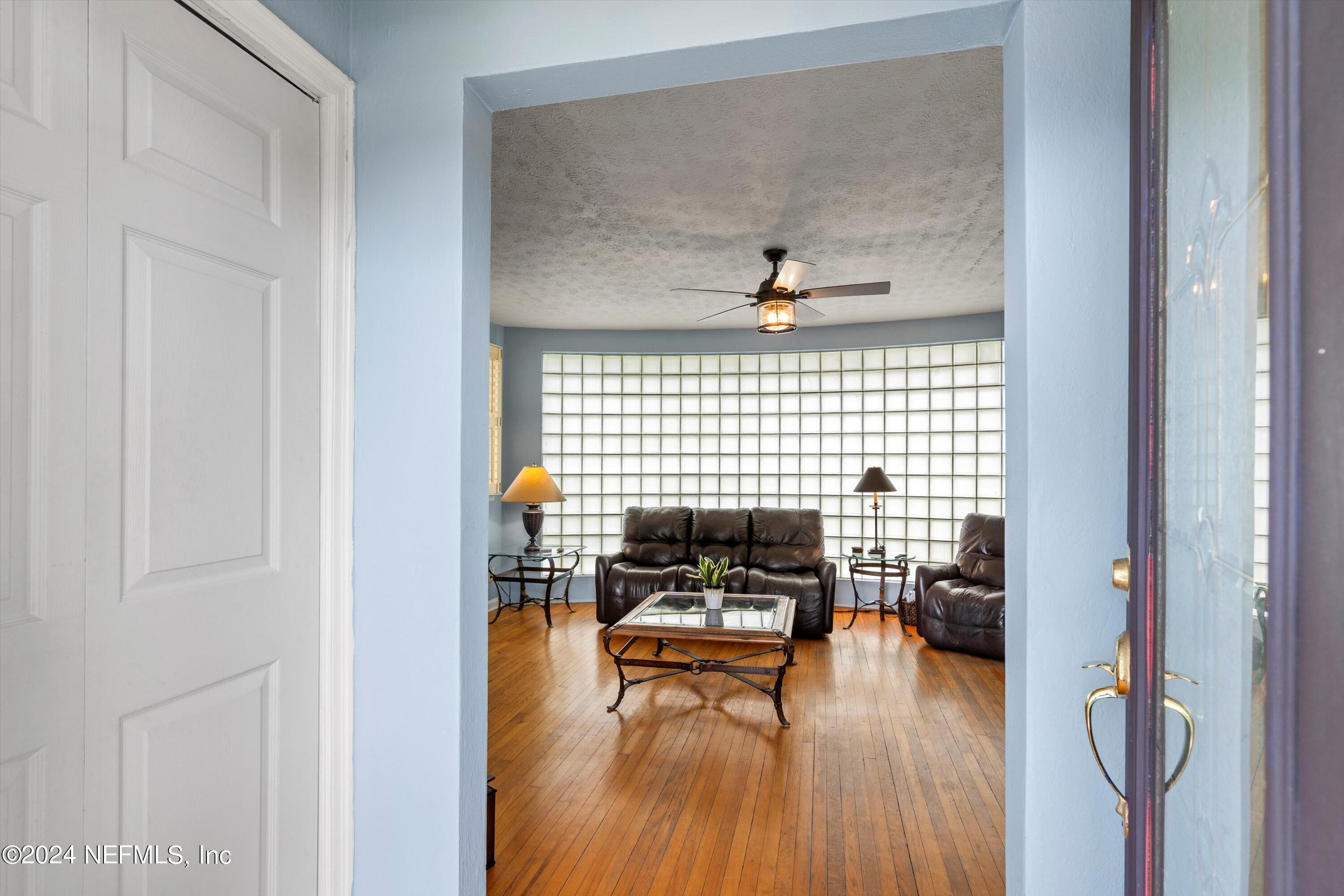 1510 Ridgeland Road Jacksonville, FL 32207 - Photo 2 of 26 Foyer