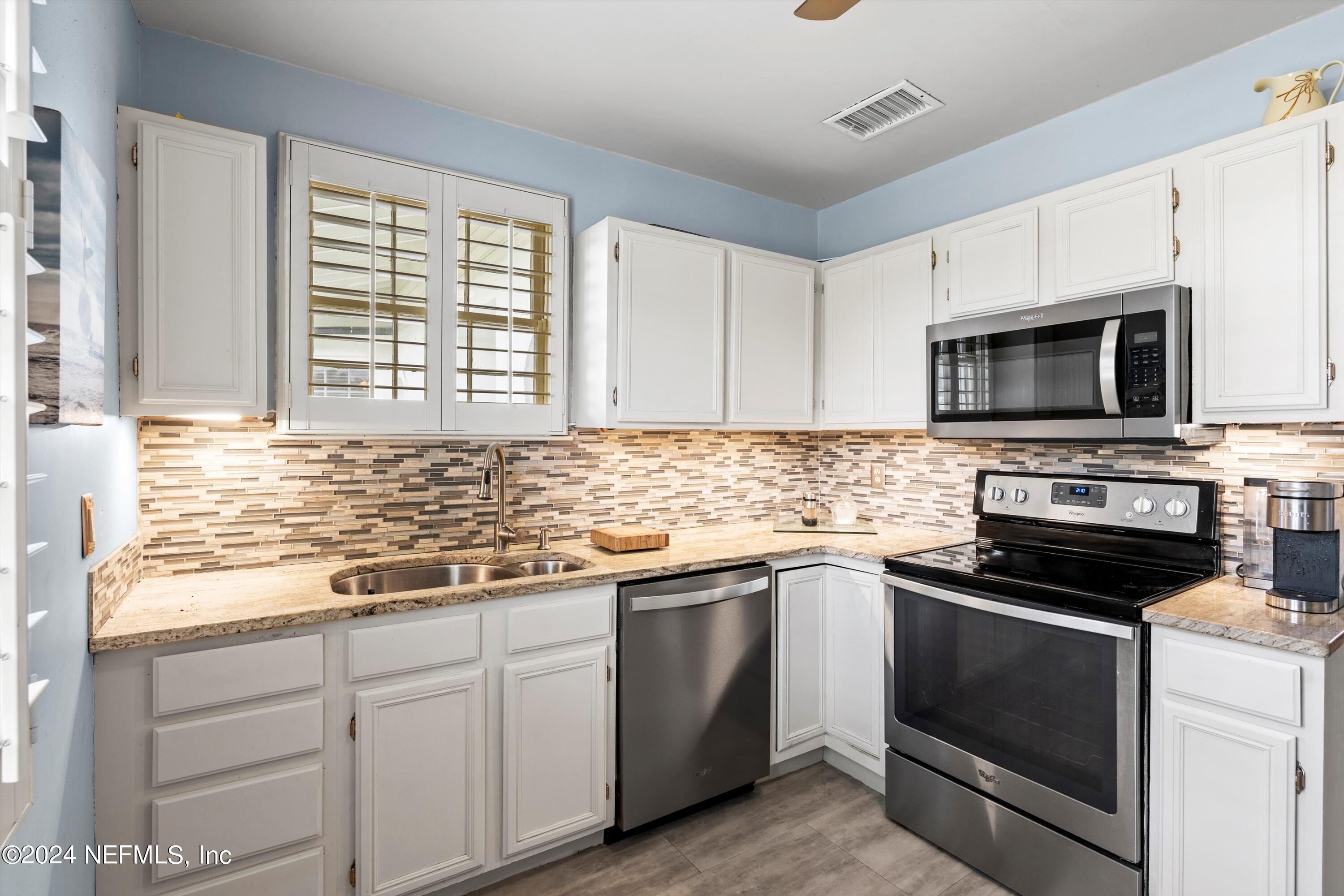 1510 Ridgeland Road Jacksonville, FL 32207 - Photo 7 of 26 Kitchen