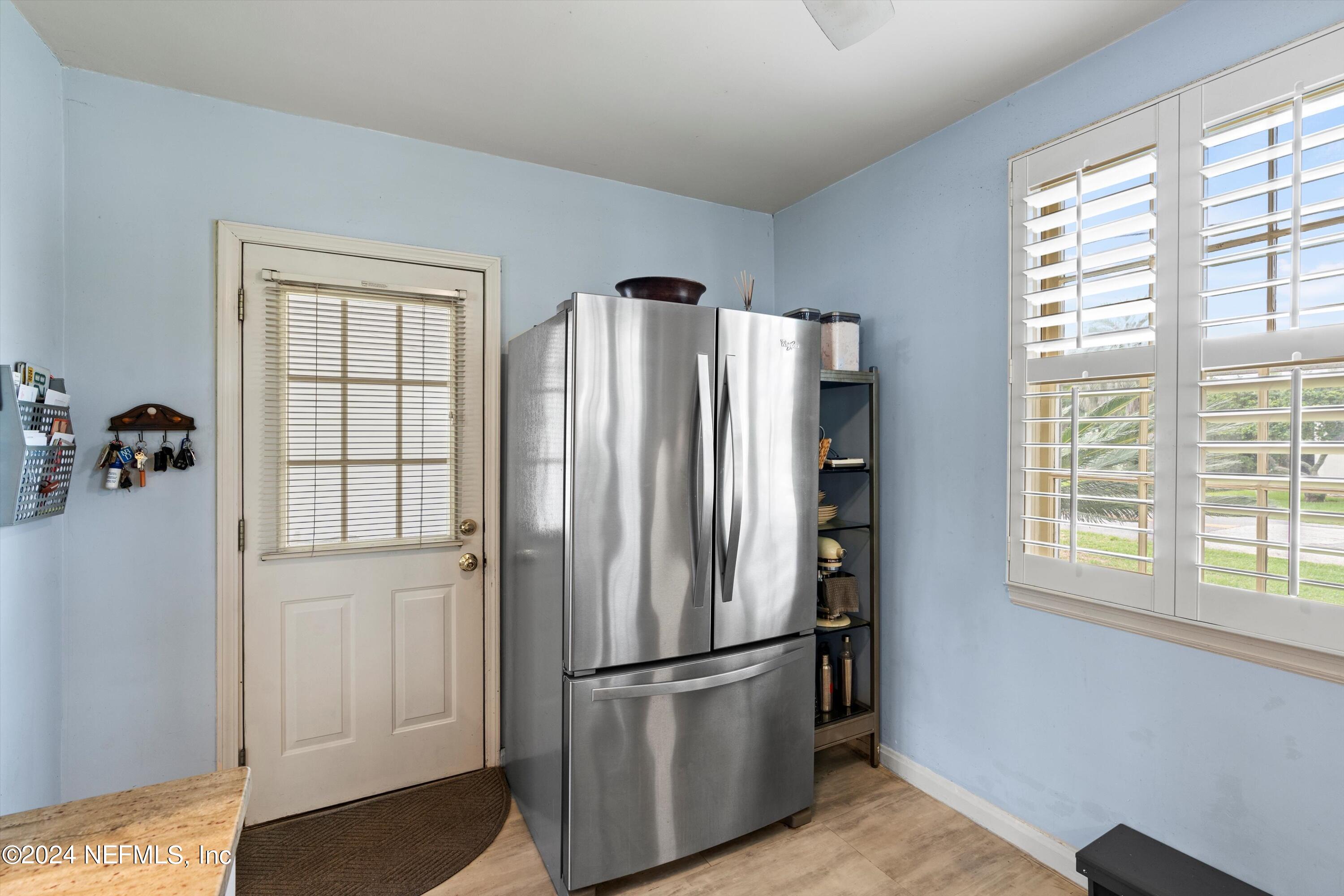 1510 Ridgeland Road Jacksonville, FL 32207 - Photo 8 of 26 Kitchen