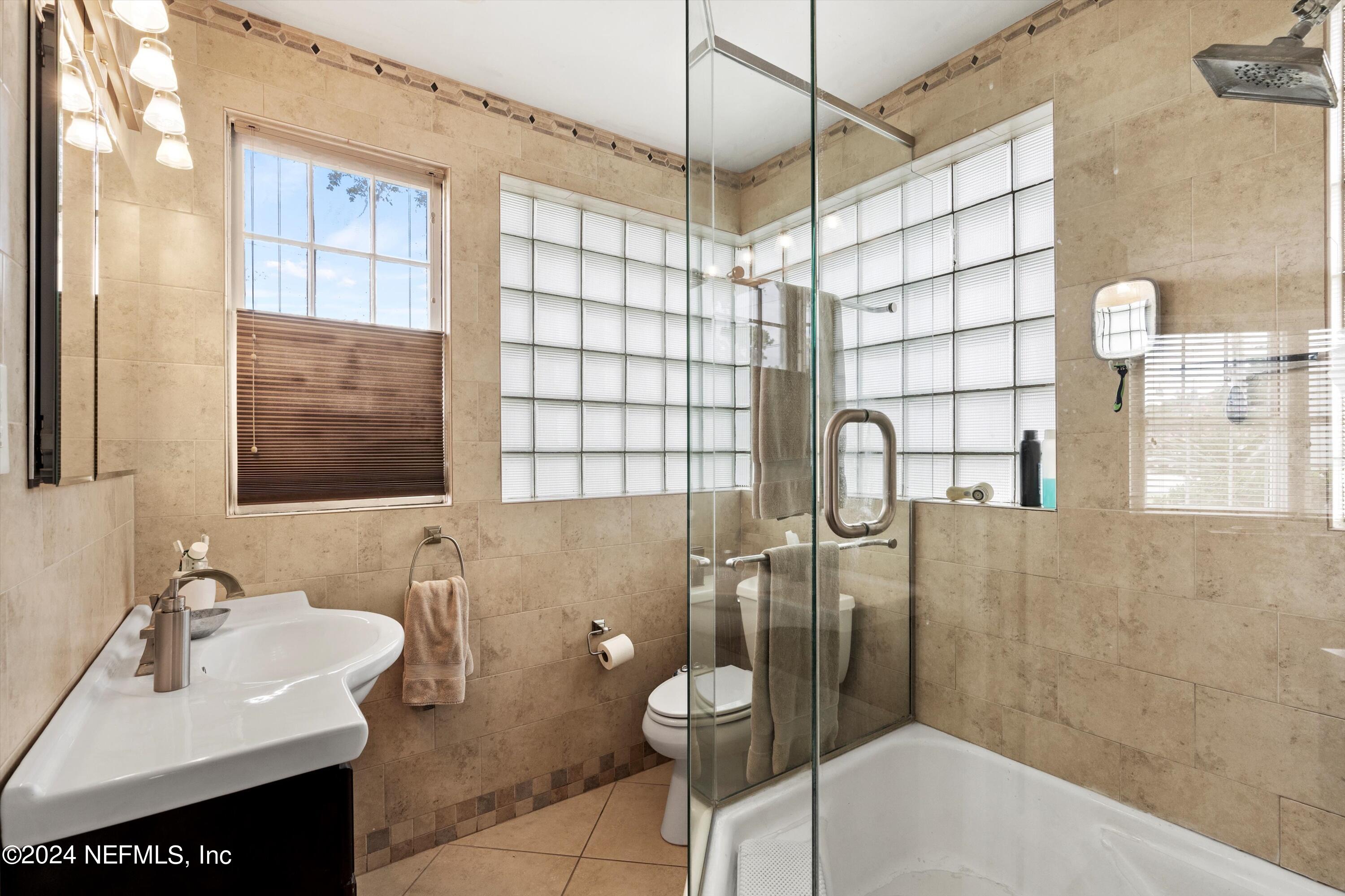 1510 Ridgeland Road Jacksonville, FL 32207 - Photo 10 of 26 Bathroom