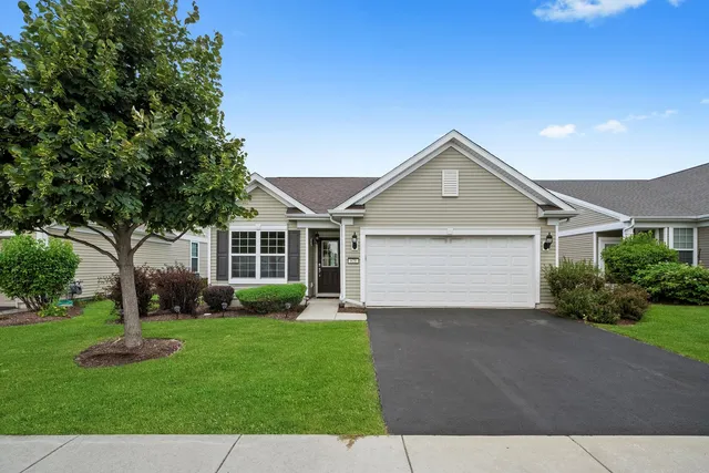 $335,000 | 621 Pleasant Drive, Shorewood, IL 60404