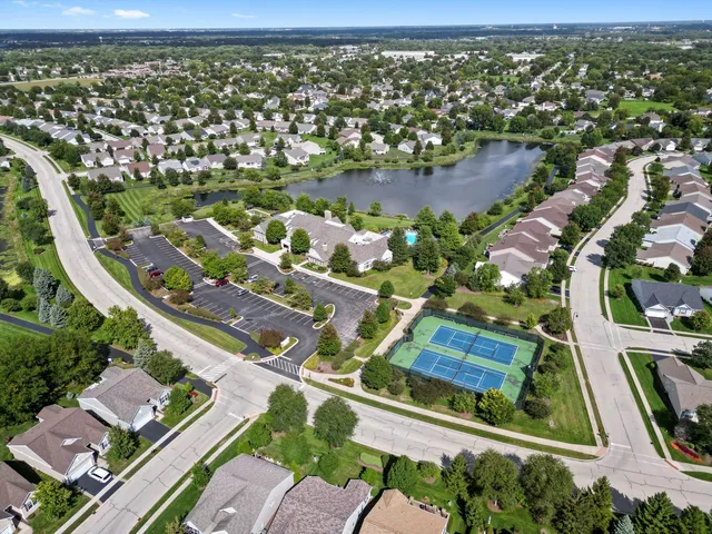 $335,000 | 621 Pleasant Drive, Shorewood, IL 60404