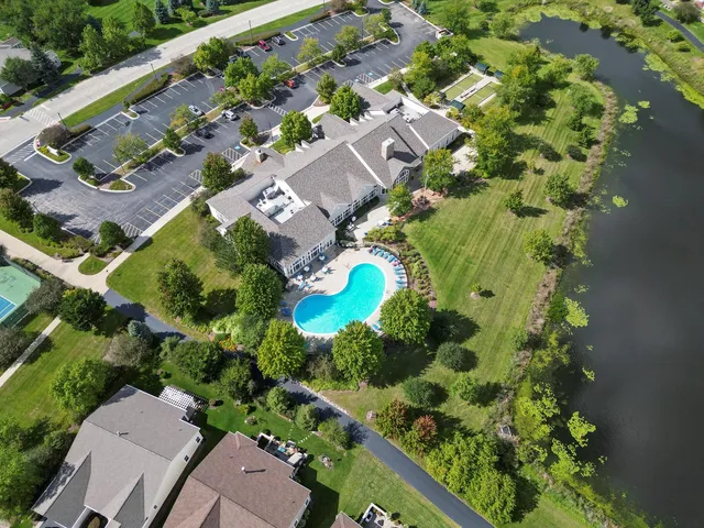 $335,000 | 621 Pleasant Drive, Shorewood, IL 60404