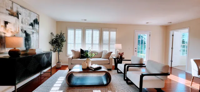 $335,000 | 621 Pleasant Drive, Shorewood, IL 60404