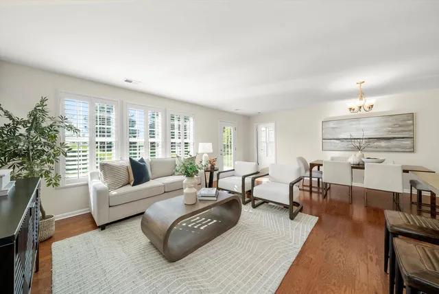 $335,000 | 621 Pleasant Drive, Shorewood, IL 60404